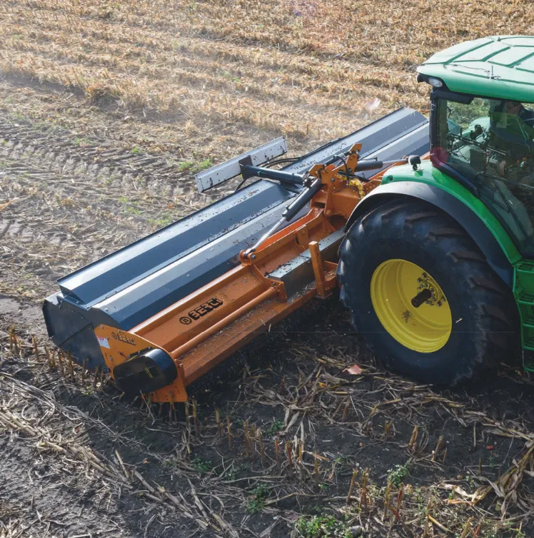 Mulczer Berti Farm Line pracujący w uprawie ścierniska po kukurydzy